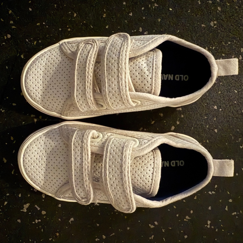 Old Navy Perforated White Velcro Sneaker - Size 6
